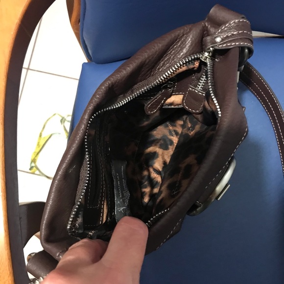 B. Makowsky Westbourne brown leather crossbody bag - Picture 6 of 16